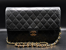 Cargar imagen en el visor de la galería, Chanel 25 CM Flap Bag
