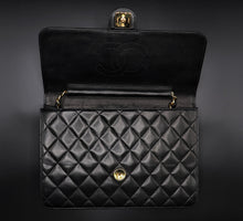 Charger l&#39;image dans la galerie, Chanel 25 CM Flap Bag
