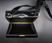 Carica l&#39;immagine nel visualizzatore di Gallery, Chanel Patent Leather Box Bag
