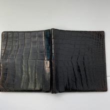 Carica l&#39;immagine nel visualizzatore di Gallery, Portafoglio Hermès Vintage in coccodrillo marrone scuro
