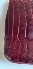 Cargar imagen en el visor de la galería, Cocodrilo Lancel Bordeaux Bolso de mano Vintage
