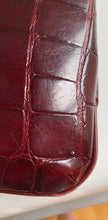 Carica l&#39;immagine nel visualizzatore di Gallery, Sacchetto di coccodrillo rosso Lancel
