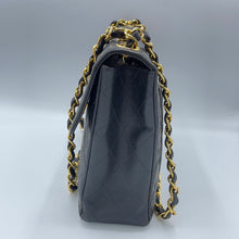 Cargar imagen en el visor de la galería, Chanel jumbo caviar
