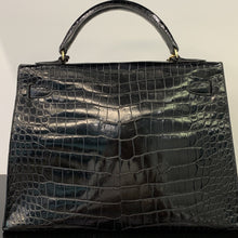 Load image into Gallery viewer, Hermès Kelly vintage en crocodile
